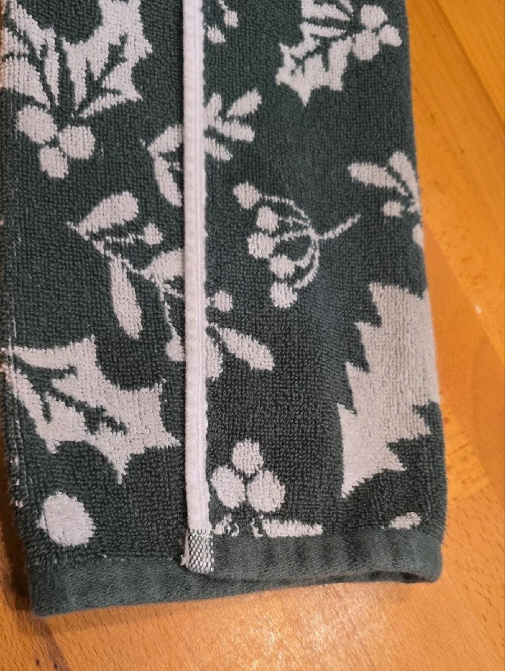 Green Leaf Pattern Hand Towel